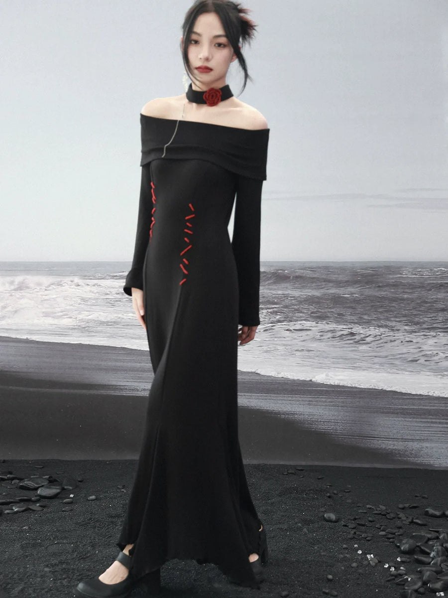 Robe drapée foncée slim à épaules dénudées