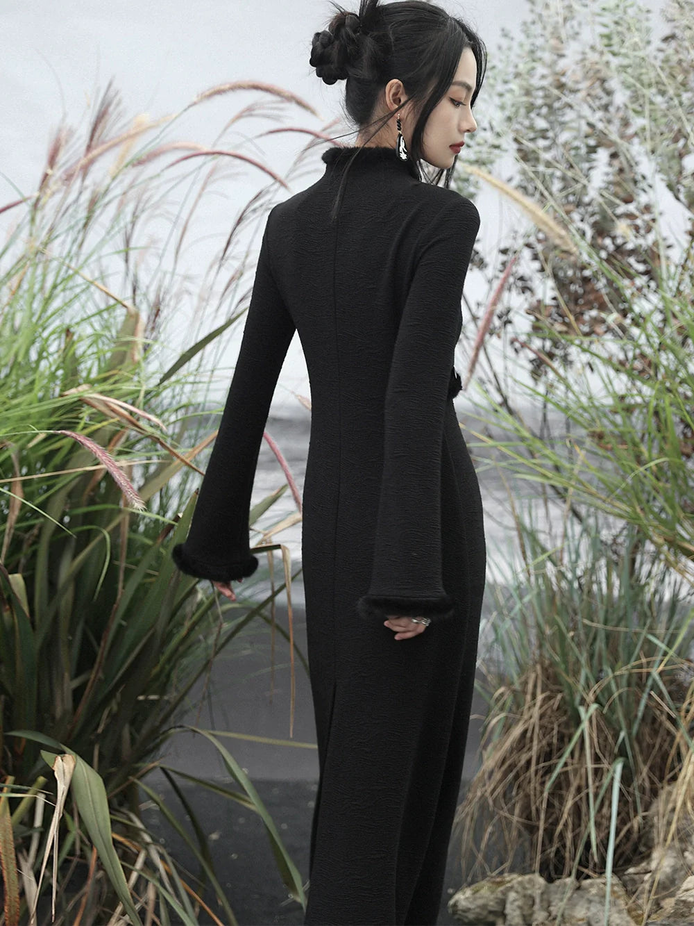 Slim Dress Dark Fur Button Knit