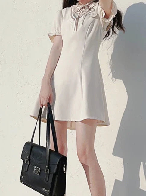 Stil Kleid Ärmel V-Ausschnitt Emblem Shirt Abzeichen Preppy Ribbon + Puff Rüsche