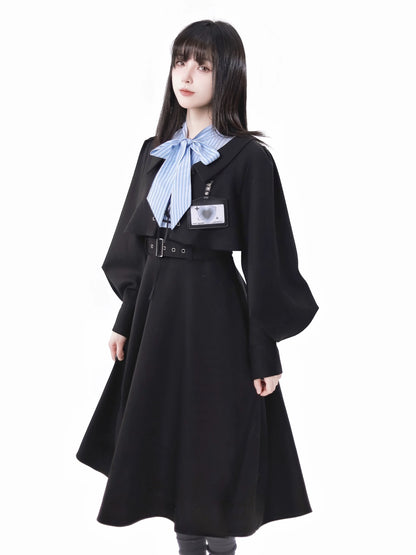 Blau-schwarz gestreifter Collegeanzug