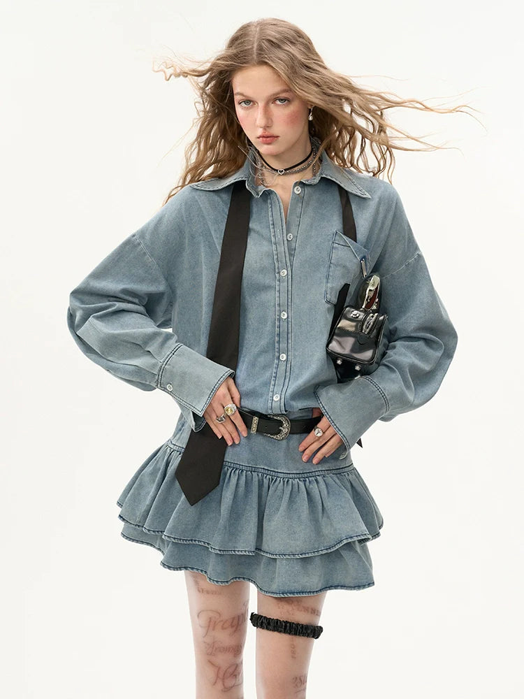 Ausgestelltes Retro-Kleid mit Rüschen-Jeanshemd
