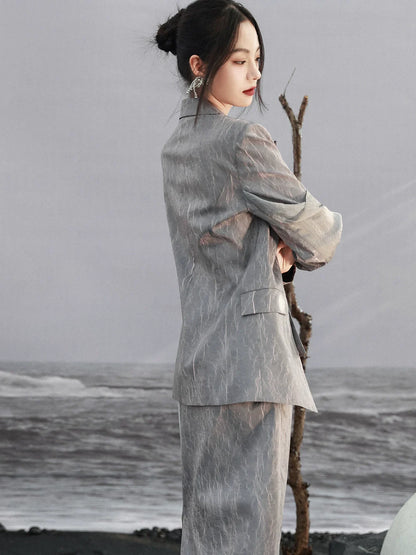 Anzug-Design, plissierte Jacke mit marmorierter Struktur