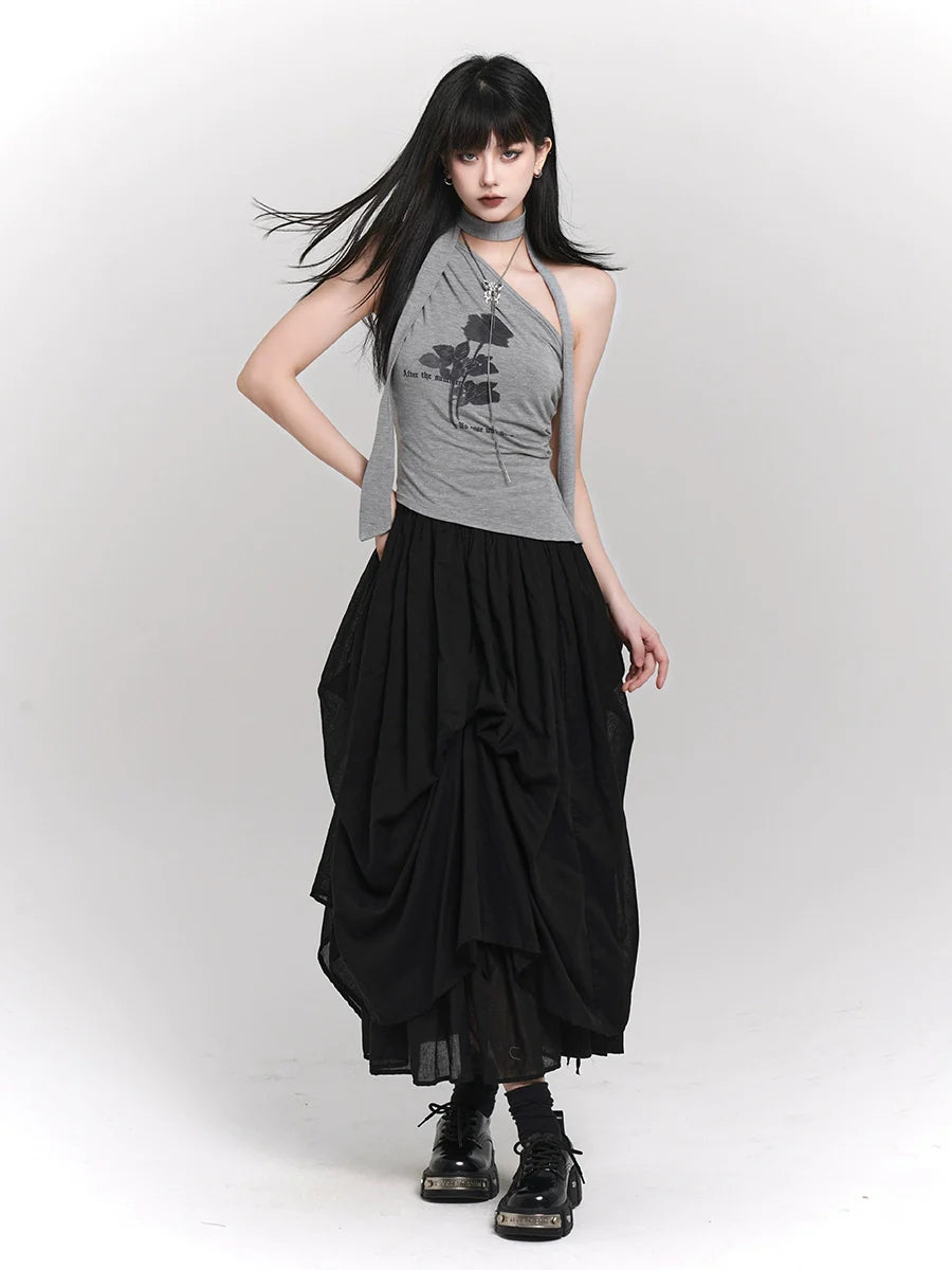 Oberteil mit dunklem Blumenhalsausschnitt