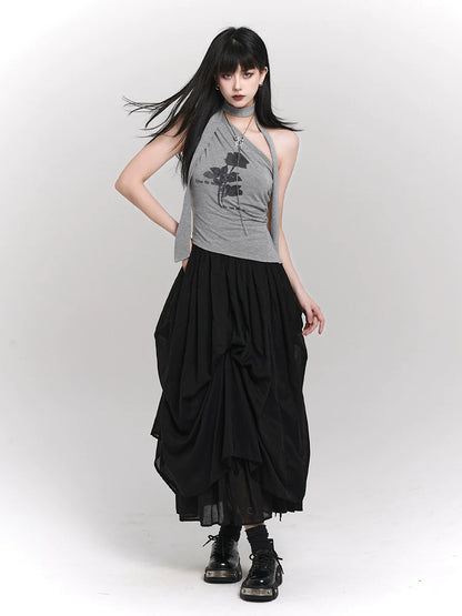 Oberteil mit dunklem Blumenhalsausschnitt