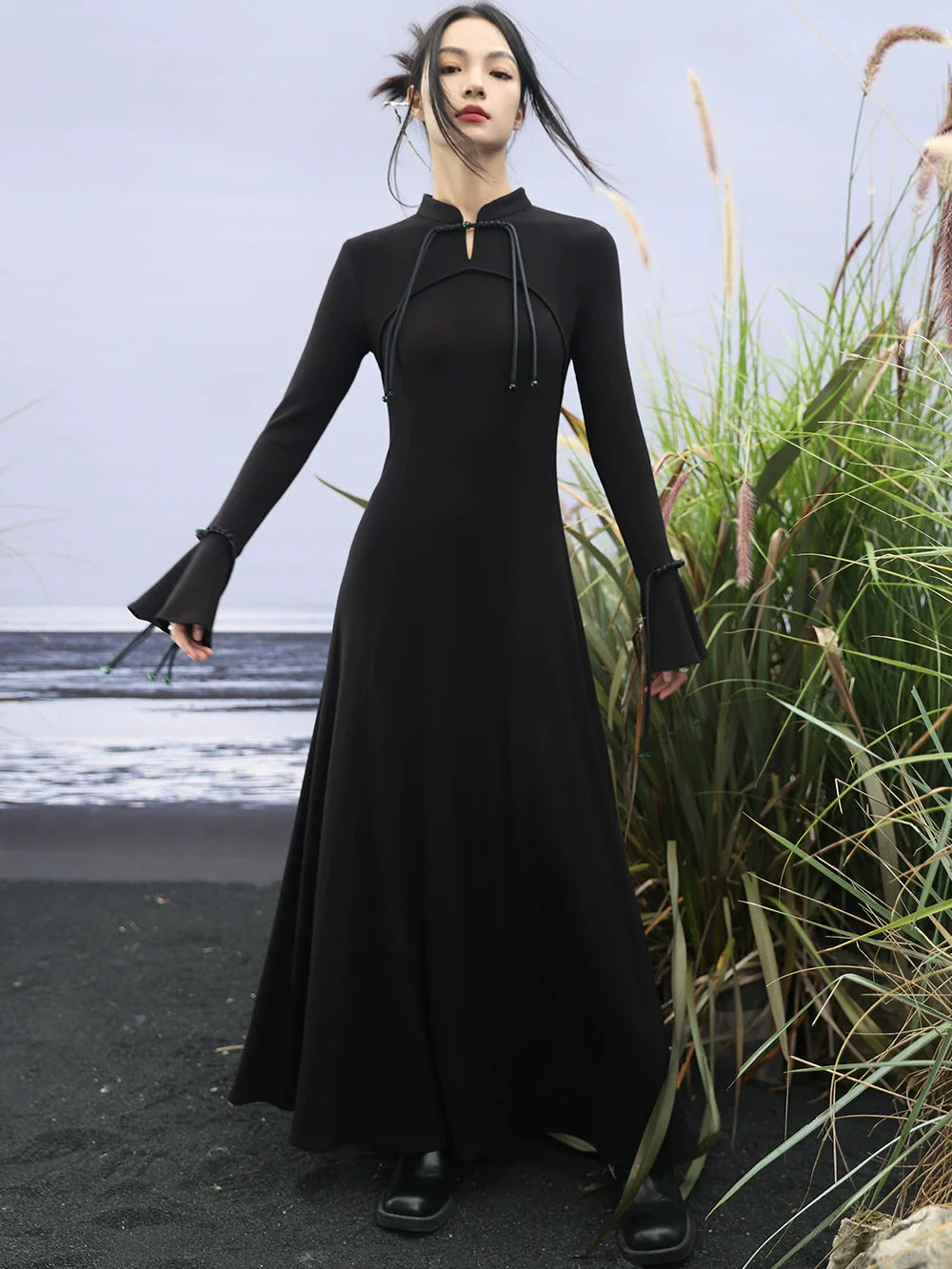 Glockenstrickkleid mit Retro-Ärmeln, Chinaschnalle, lang