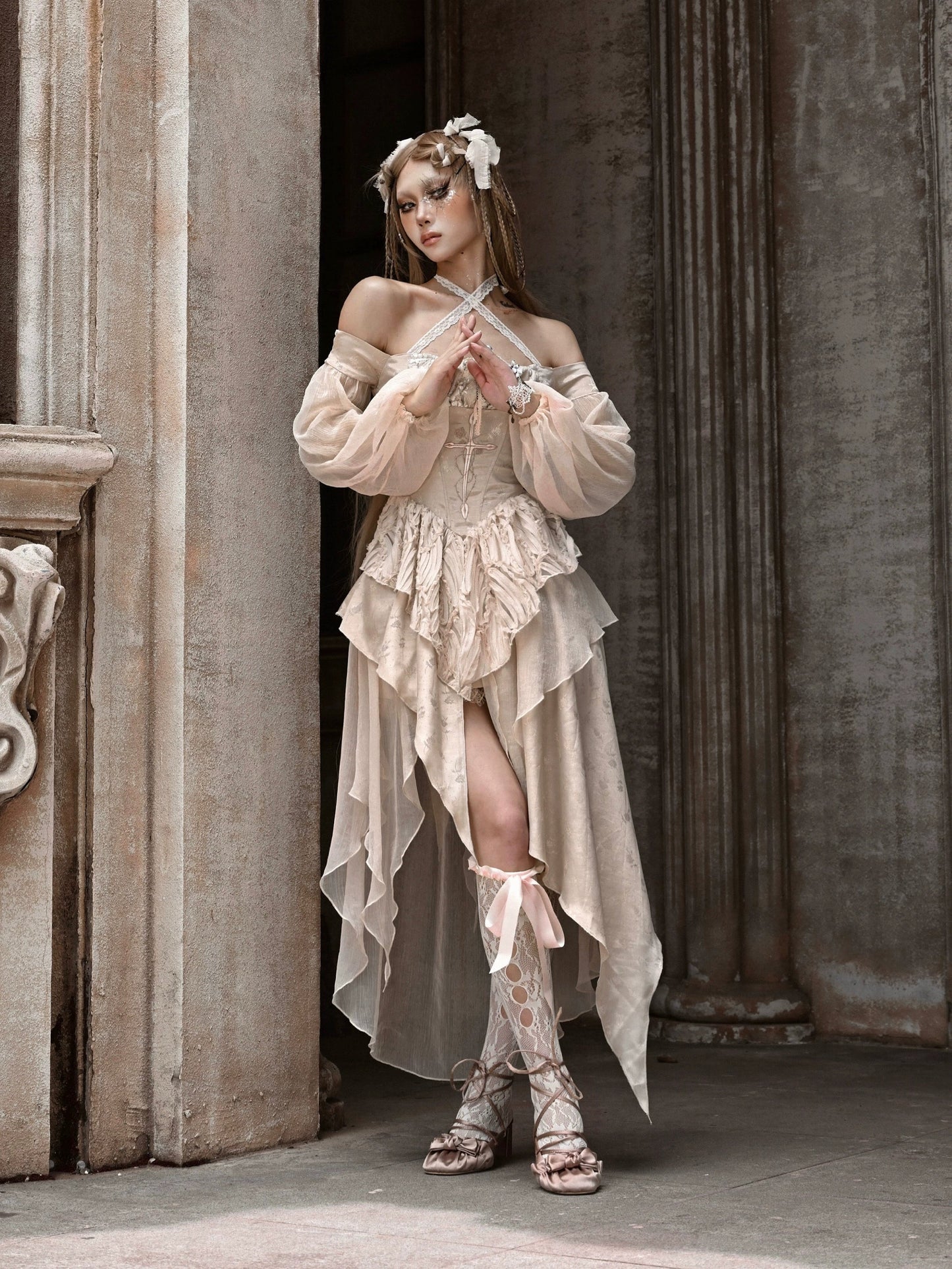 刺繍クロスランタンゴールドスレッドドレスバレエスリーブブロークンオフショルダー