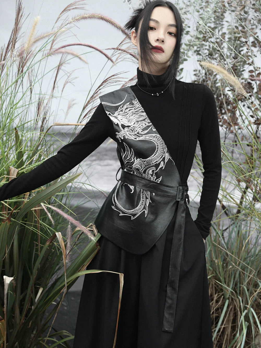 Einfacher, schmal geschnittener Rollkragenpullover aus Strick