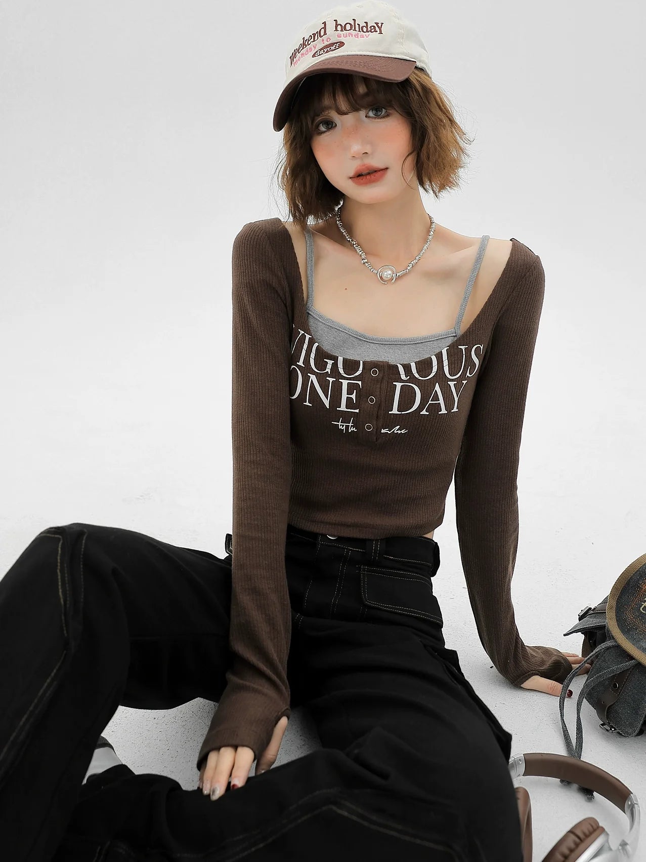 2つのショートフェイクスクエアスリムピーストップネック