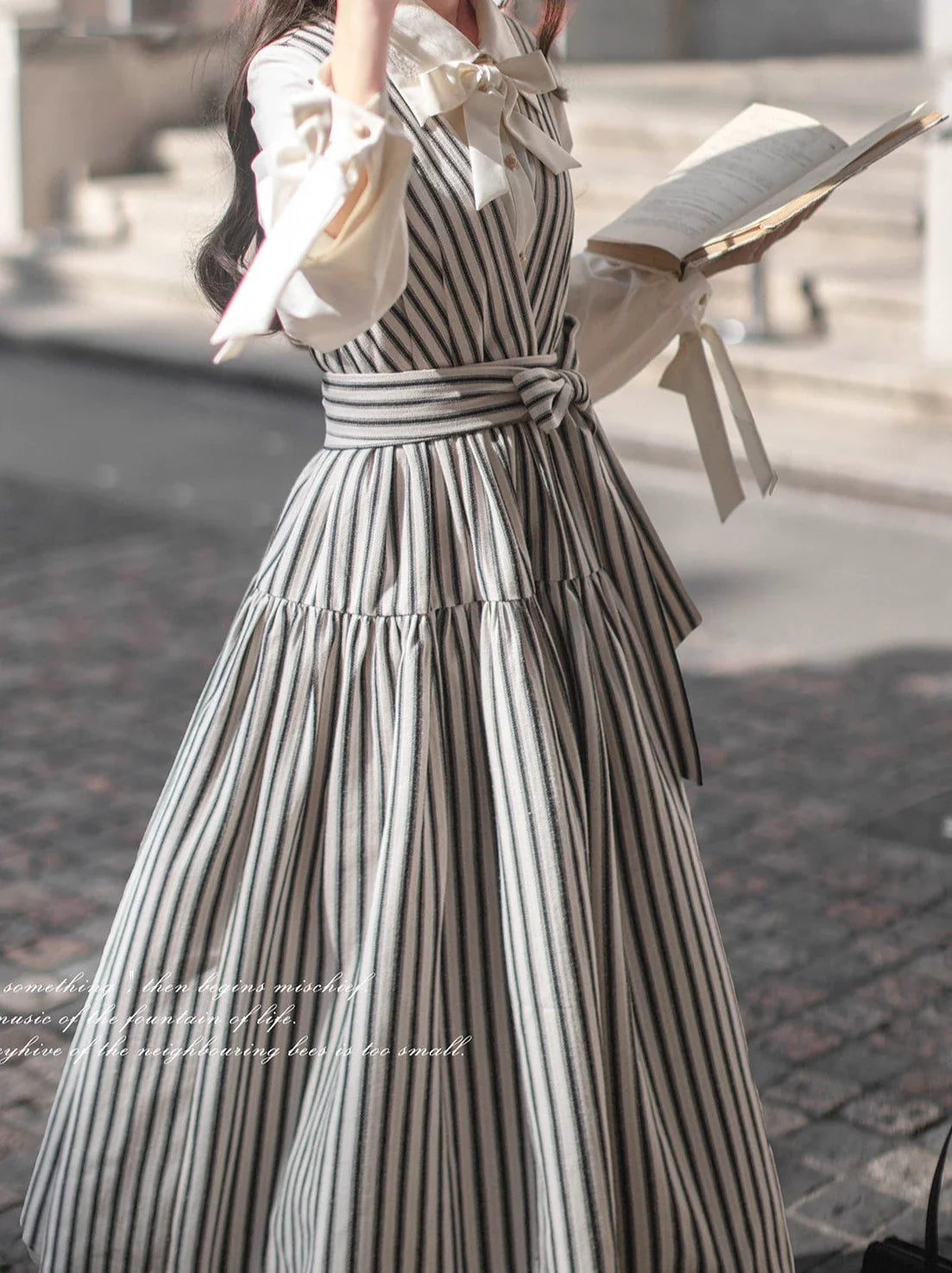 Kleid Ribbon Ribbon Shirt Retro French V-Ausschnitt gestreift