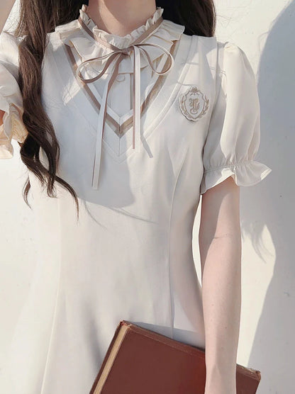 Stil Kleid Ärmel V-Ausschnitt Emblem Shirt Abzeichen Preppy Ribbon + Puff Rüsche