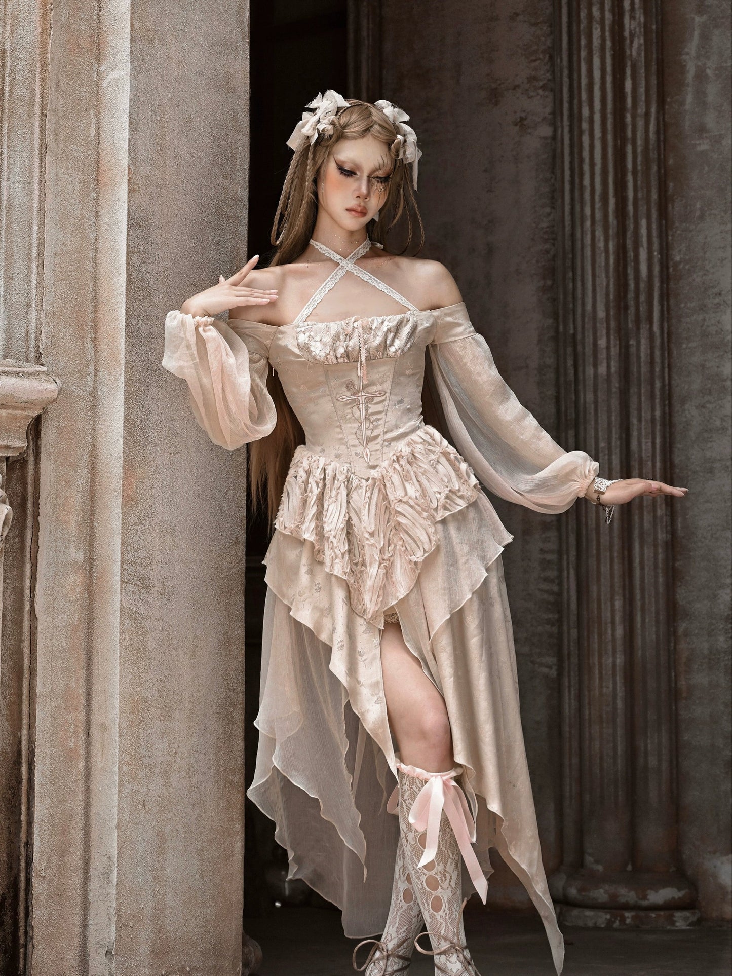 刺繍クロスランタンゴールドスレッドドレスバレエスリーブブロークンオフショルダー