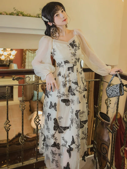 Transparentes Schmetterlings-Chic-Kleid Retro