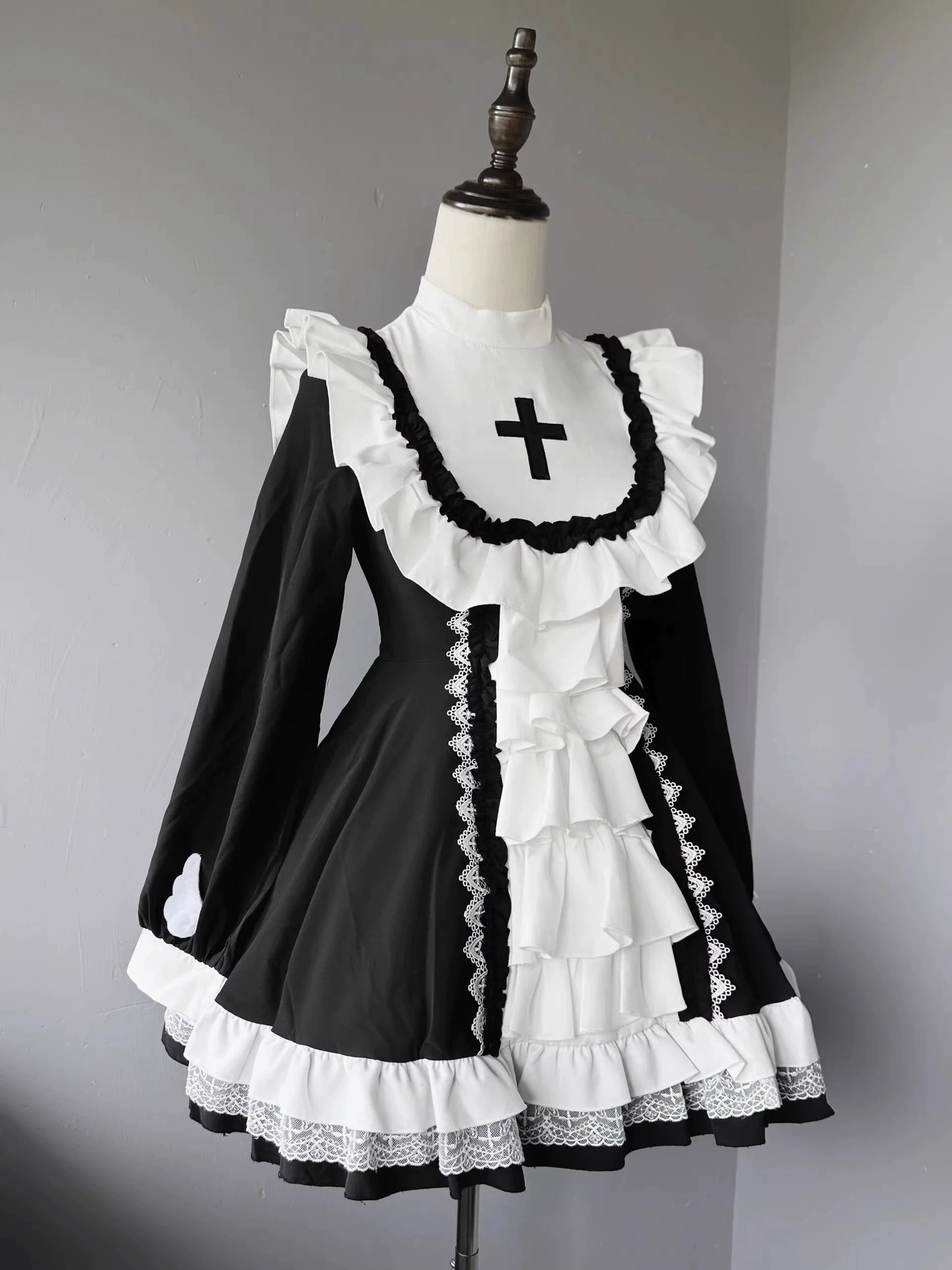 Short Ard Gothic Frilly Sister Dress