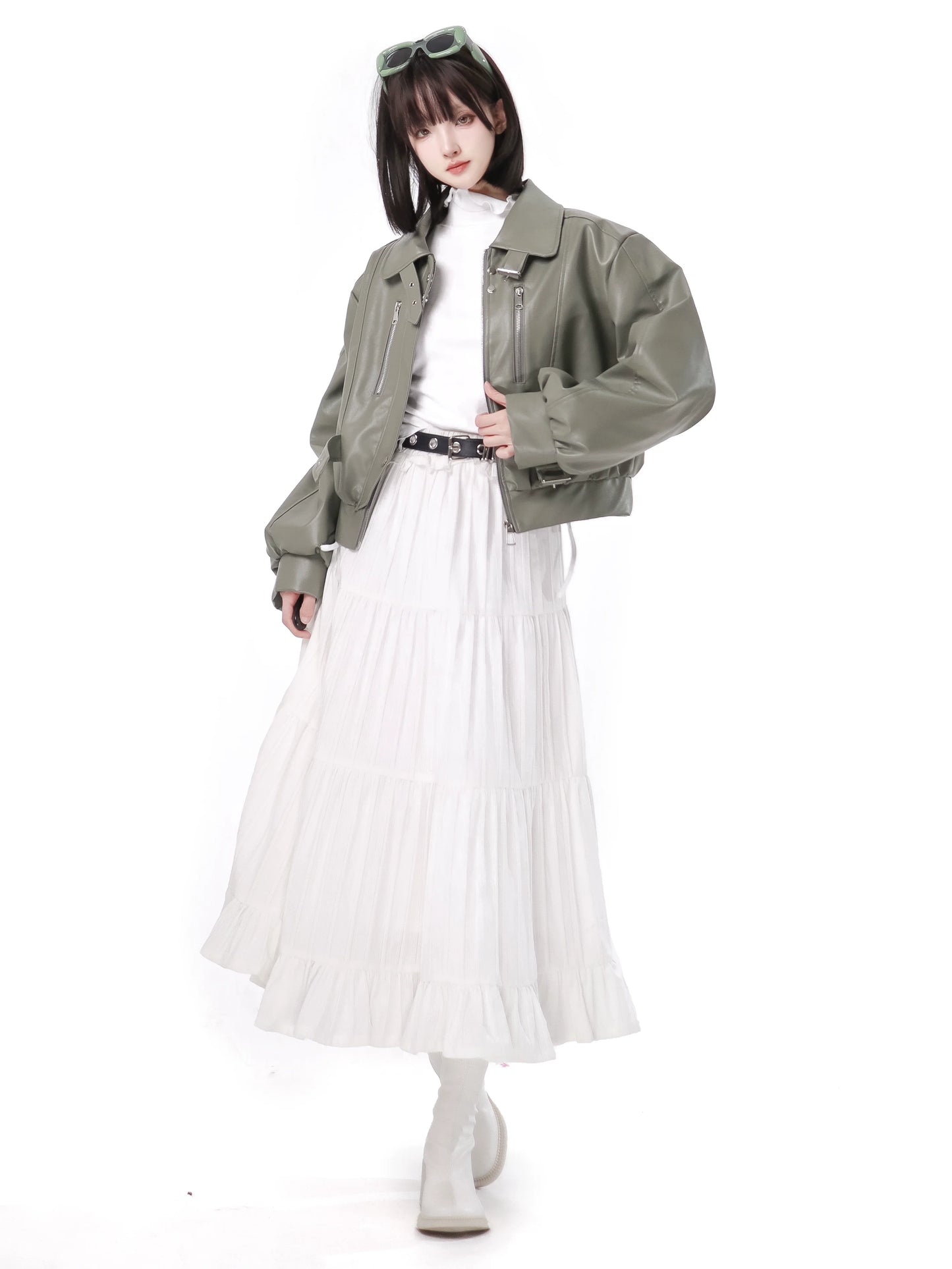 Frische grüne Silberfuchs-Lederjacke mit Glocken-Bet-Oberteil und Rock