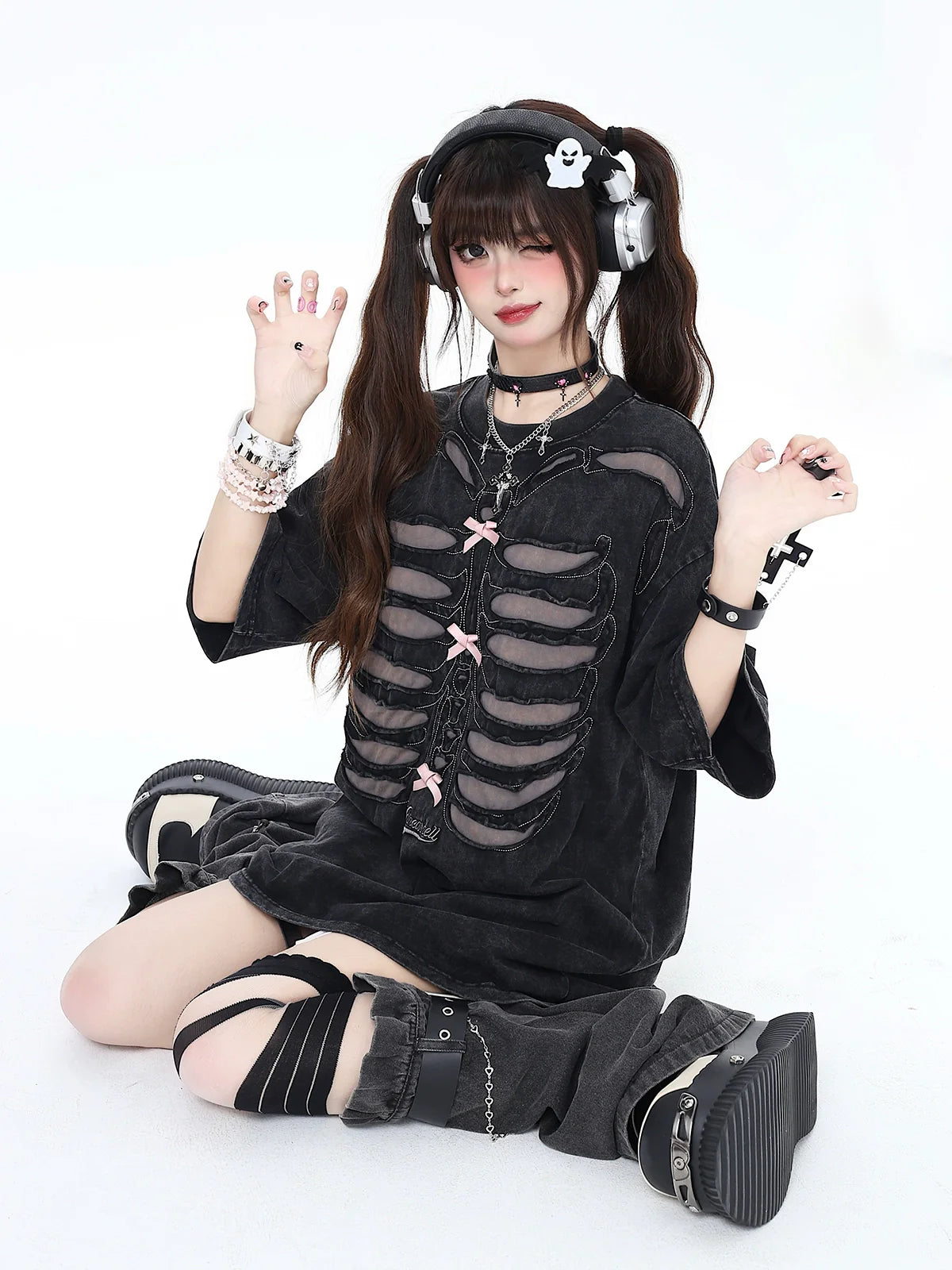 Loose Dark Subculture in T-Shirt Hole American the Wall