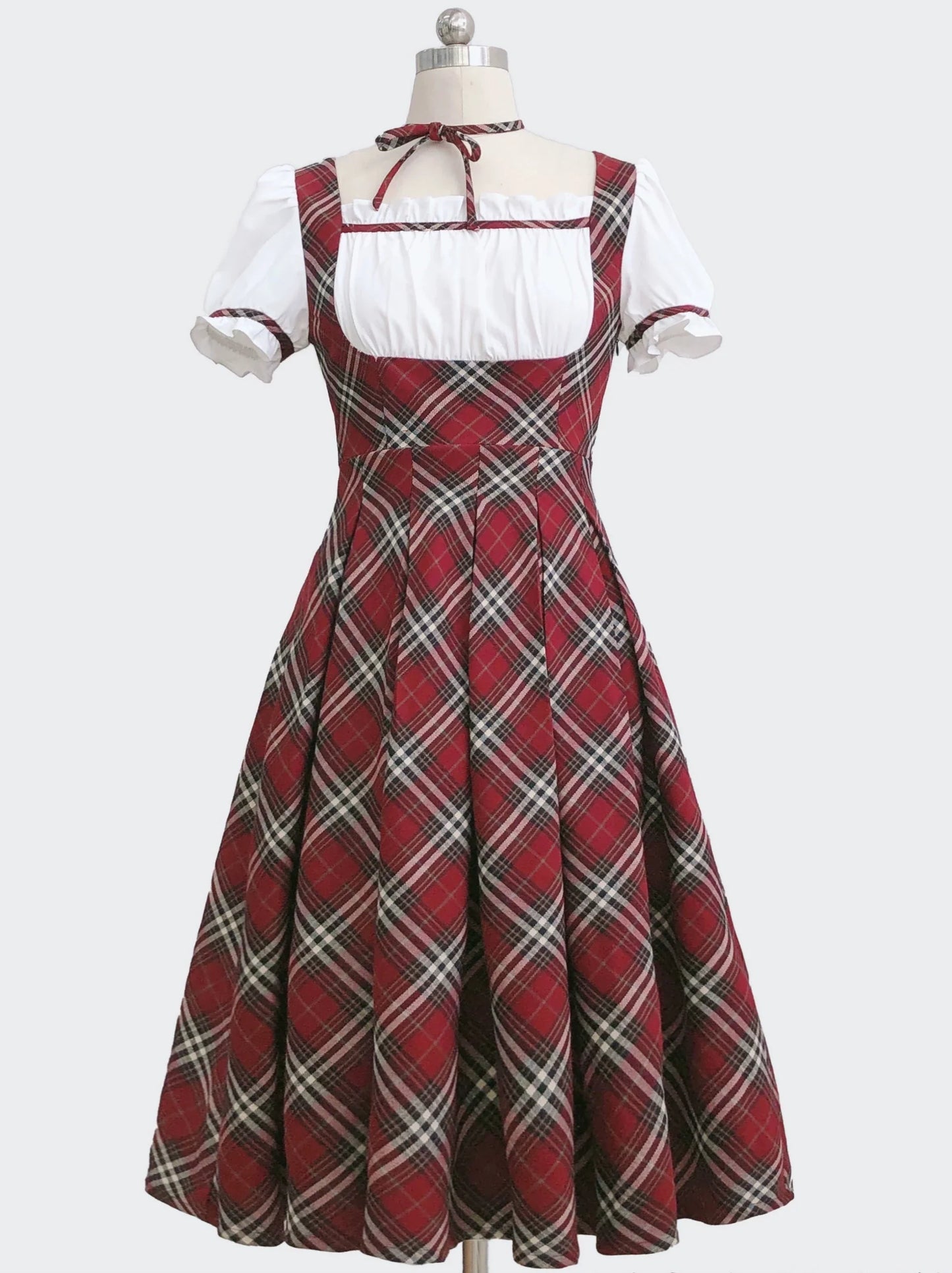 袖パフリボンのエレガントな赤いドレス、スコットランドのラズベリーチェックケーキチョーカー、ヴィンテージ
