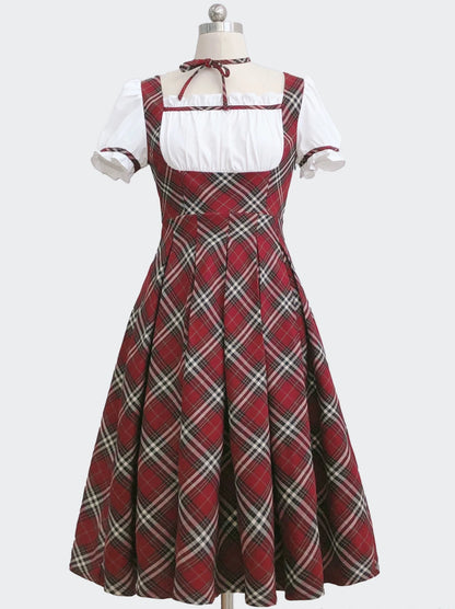 袖パフリボンのエレガントな赤いドレス、スコットランドのラズベリーチェックケーキチョーカー、ヴィンテージ