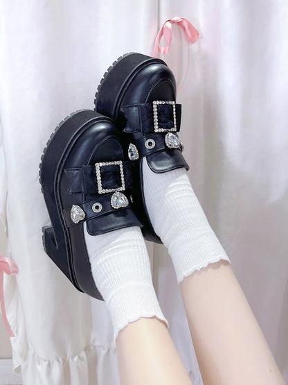 Emaille-Plateauschuhe, matt, spitz zulaufend, schwarz, schwarzer Loafer