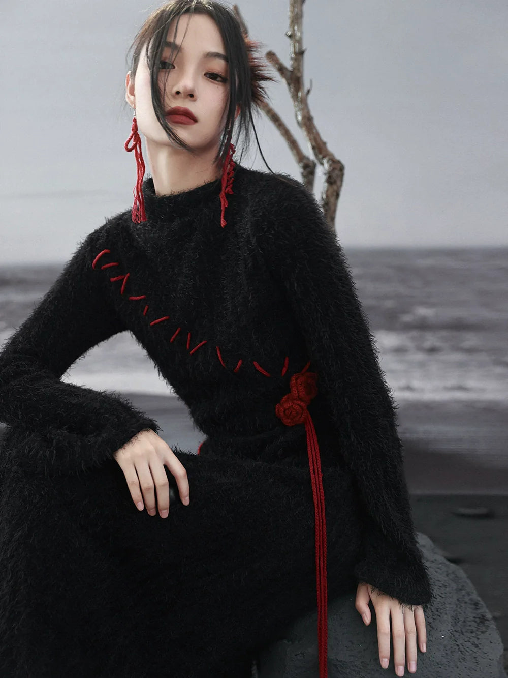 Kontrastkleid Rose Unregelmäßig Rot Strickärmel Dunkel Schwarz Glocke