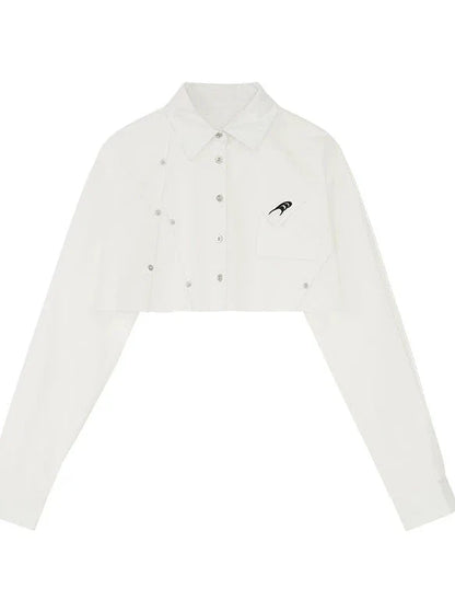 Weißes Hemd Schneiderei dekonstruiert