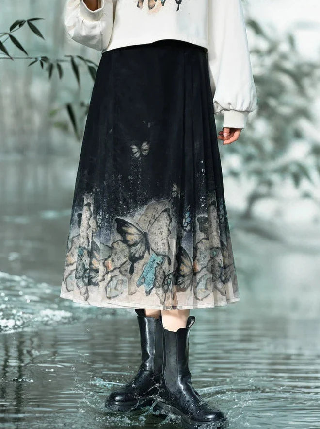 Short/Long Cropped Trainers China Butterfly Retro + Pleated Skirt