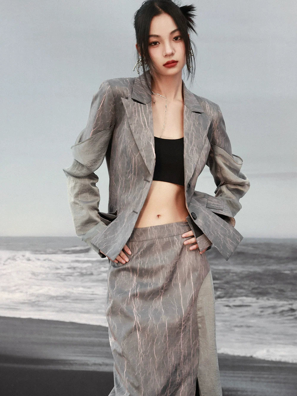 Anzug-Design, plissierte Jacke mit marmorierter Struktur