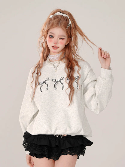 Spitzen-Shorts mit schwarzem Gürtel, romantischer Rock