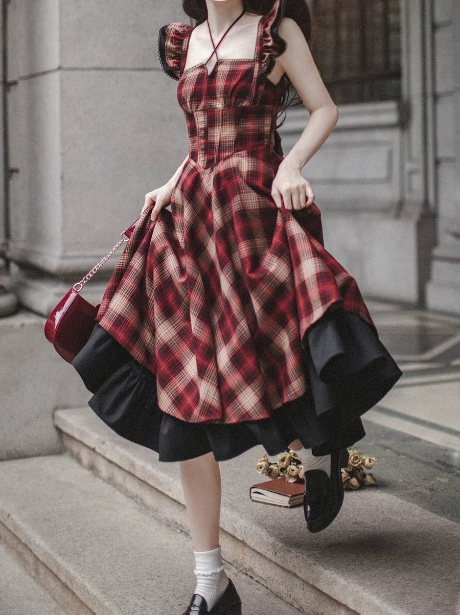 Ensemble d'accessoires noirs à volants, ruban à volants sur les épaules, chemise à manches et robe rétro élégante à carreaux superposés