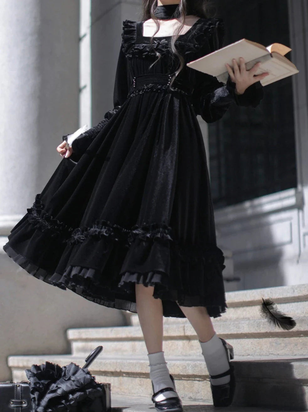 Kragen Schwarzer Gürtel Elegantes Retro + Französisches Schwanenbandkleid Quadrat + Samt