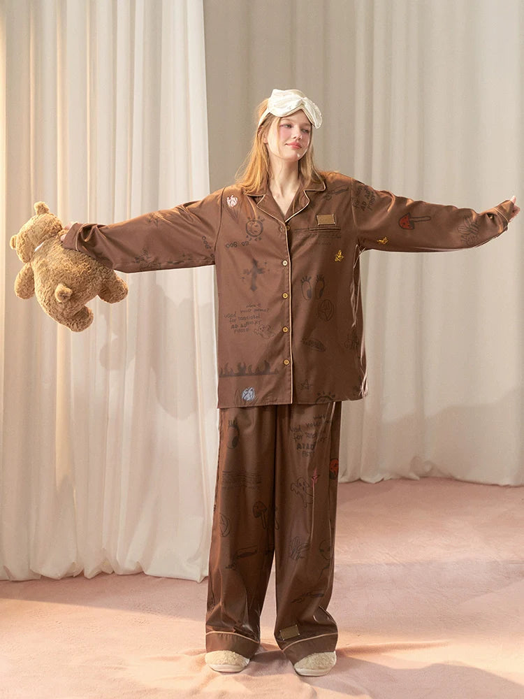 Abbildung: Brauner, lockerer Pyjama