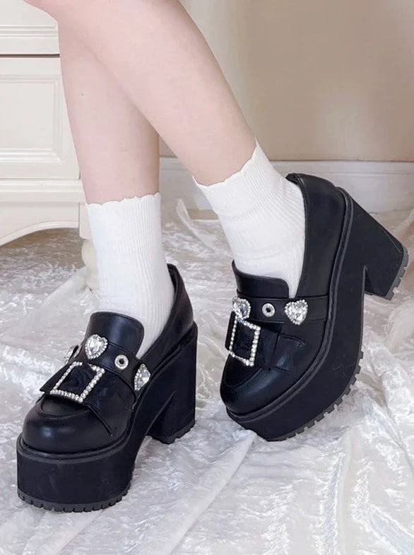 Emaille-Plateauschuhe, matt, spitz zulaufend, schwarz, schwarzer Loafer