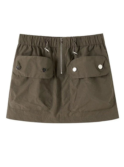 モードなオフショルダートップス＋ダブルポケットスカート