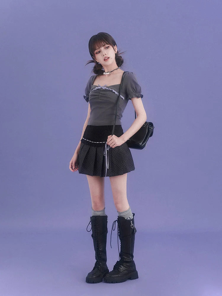 Pufftop aus Spitze mit eckigem Ausschnitt und grauen Ärmeln