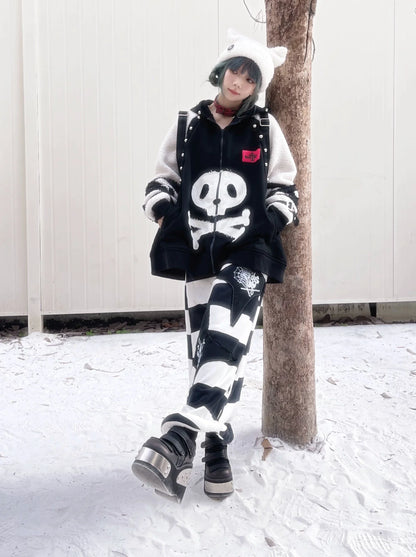 Raglan-Kapuzenpullover mit Reißverschluss und Totenkopf-Ärmeln