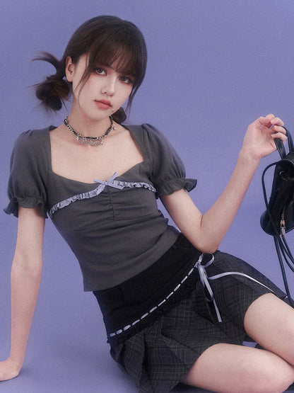 Pufftop aus Spitze mit eckigem Ausschnitt und grauen Ärmeln