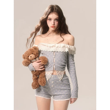 Spitzentop + Shorts in französischem Grau, schulterfreier Anzug mit Blumenmuster in Lila