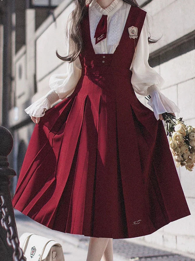 Retro-Chiffon-Hemd mit Abzeichen + College-Spitzenkrawatte + elegantes Sommerkleid mit rotem Emblem