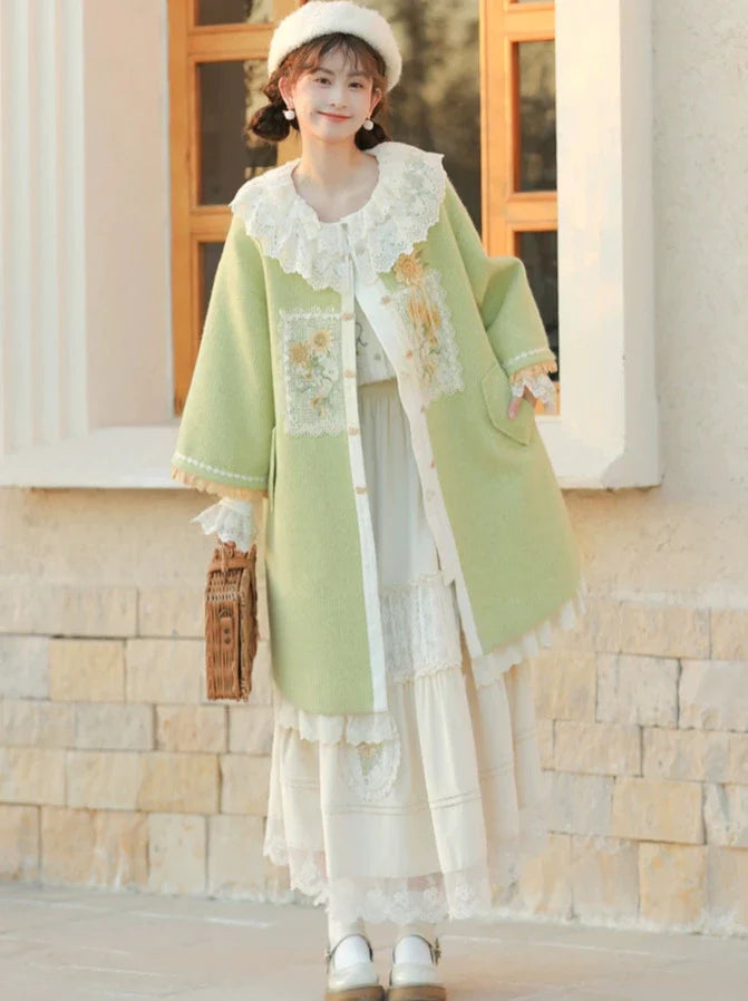 Langer Rock aus Cord mit Blumen- und Waldstickerei