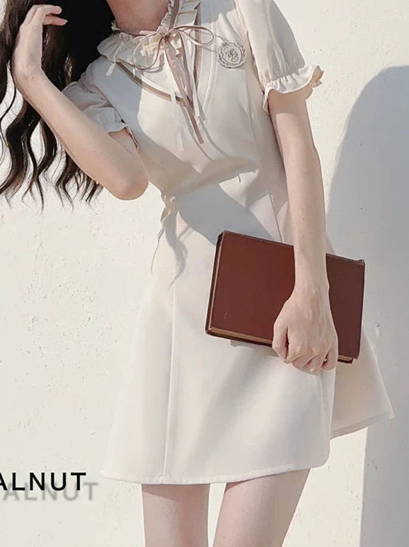 Stil Kleid Ärmel V-Ausschnitt Emblem Shirt Abzeichen Preppy Ribbon + Puff Rüsche