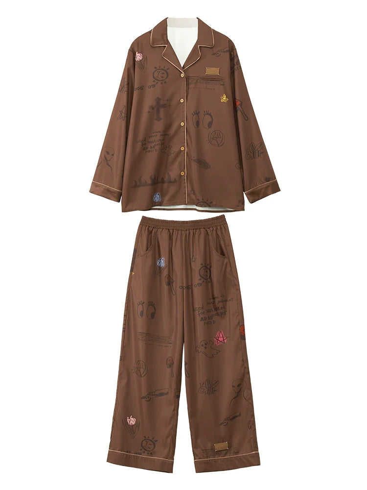 Abbildung: Brauner, lockerer Pyjama