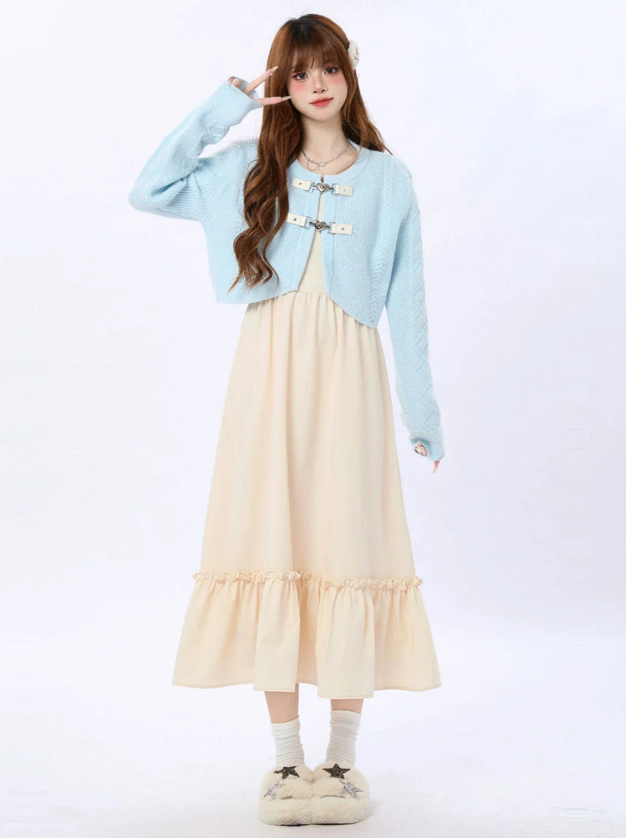 Cardigan à bretelles en tricot à volants et cœur + robe à boucle