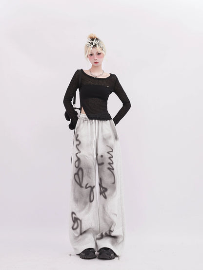 Illustration Weite Sweathose mit transparentem Schnitt