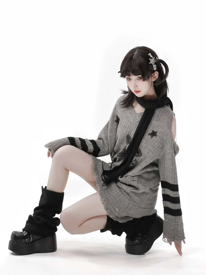 オフショルダースカート + Vネック レイジーニット