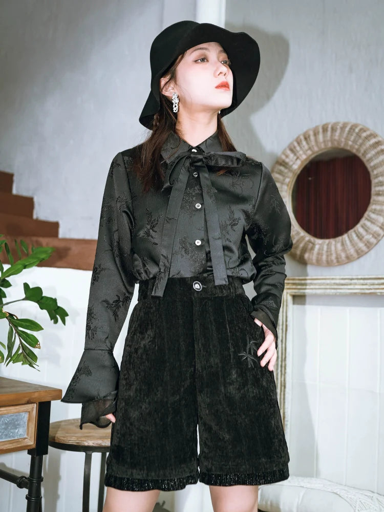 Schwarze Shorts mit Stickerei aus Chinasamt