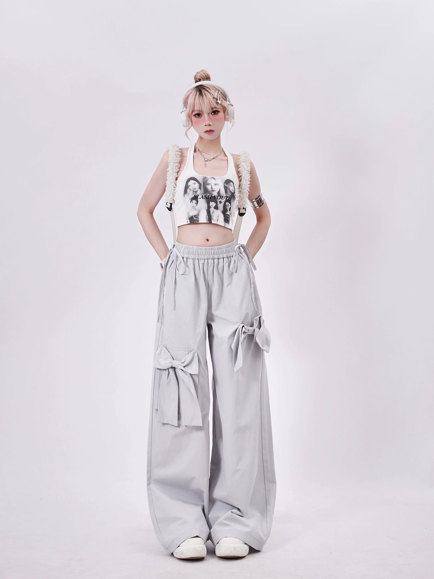 Weite Hose mit doppeltem silbernen Band