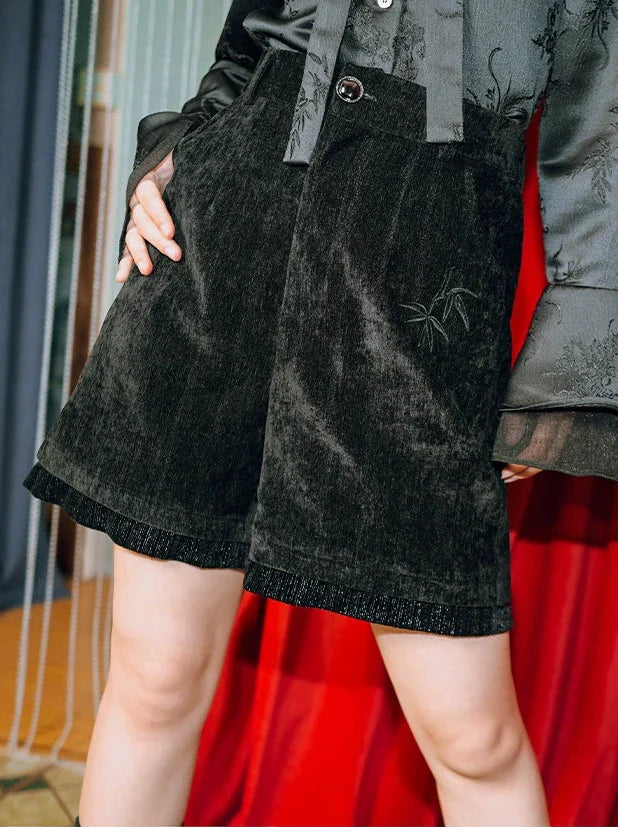 Schwarze Shorts mit Stickerei aus Chinasamt