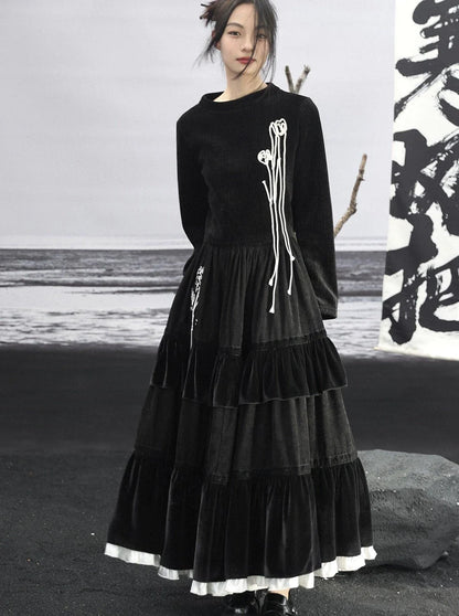 Ausgestellter Rock aus gespleißtem Cord mit Rüschen