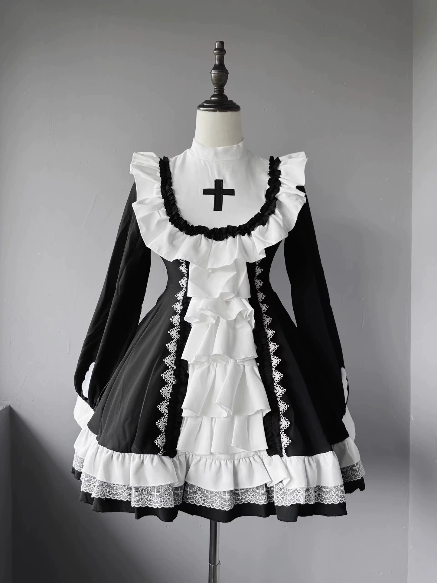 Short Ard Gothic Frilly Sister Dress
