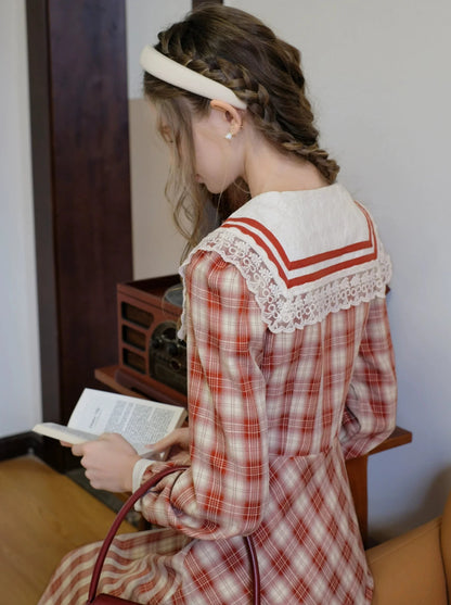 Retro-Matrosenkleid im französischen Stil mit Karokragen