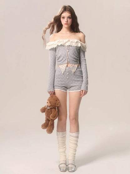 Spitzentop + Shorts in französischem Grau, schulterfreier Anzug mit Blumenmuster in Lila